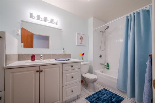 313 Linden Avenue, Kaleden, BC - Indoor Photo Showing Bathroom