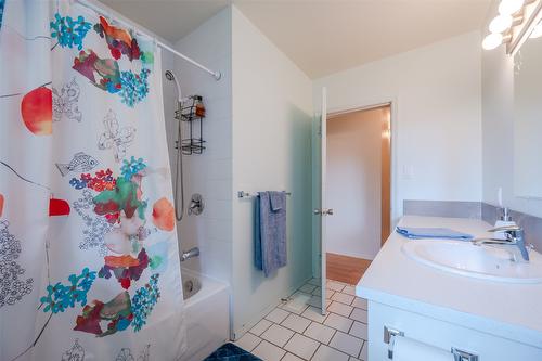 313 Linden Avenue, Kaleden, BC - Indoor Photo Showing Bathroom