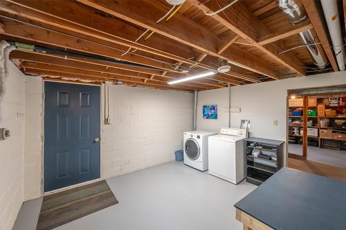 313 Linden Avenue, Kaleden, BC - Indoor Photo Showing Laundry Room