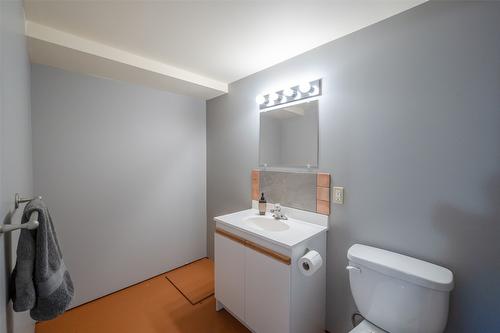 313 Linden Avenue, Kaleden, BC - Indoor Photo Showing Bathroom