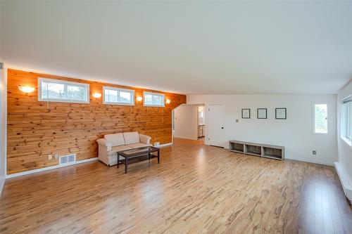 313 Linden Avenue, Kaleden, BC - Indoor Photo Showing Other Room