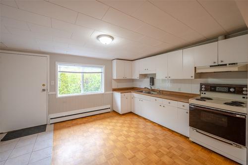 313 Linden Avenue, Kaleden, BC - Indoor Photo Showing Kitchen With Double Sink