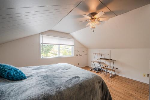 313 Linden Avenue, Kaleden, BC - Indoor Photo Showing Bedroom