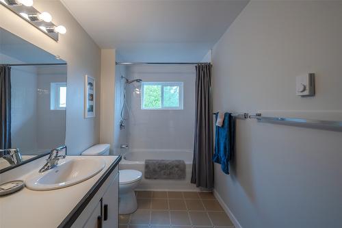 313 Linden Avenue, Kaleden, BC - Indoor Photo Showing Bathroom