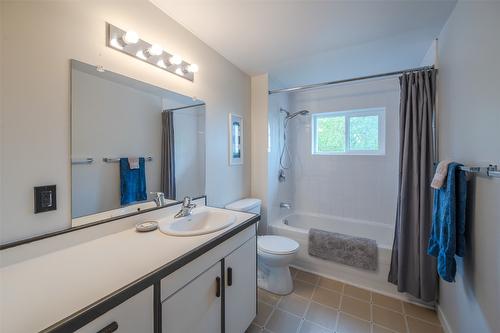 313 Linden Avenue, Kaleden, BC - Indoor Photo Showing Bathroom