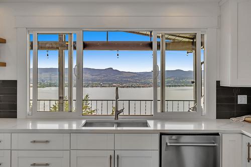 2751 Lakeview Road, West Kelowna, BC - Indoor Photo Showing Kitchen With Double Sink