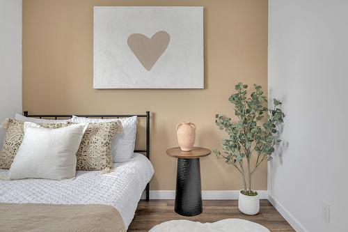 2751 Lakeview Road, West Kelowna, BC - Indoor Photo Showing Bedroom