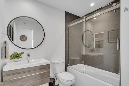 2751 Lakeview Road, West Kelowna, BC - Indoor Photo Showing Bathroom