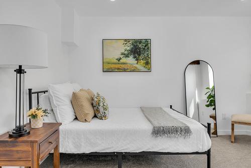 2751 Lakeview Road, West Kelowna, BC - Indoor Photo Showing Bedroom