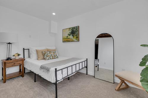 2751 Lakeview Road, West Kelowna, BC - Indoor Photo Showing Bedroom