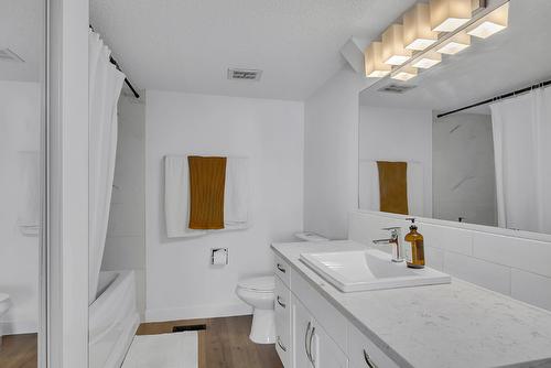 2751 Lakeview Road, West Kelowna, BC - Indoor Photo Showing Bathroom