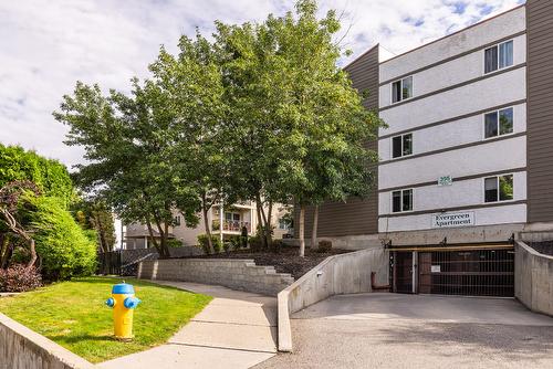 205-395 Franklyn Road, Kelowna, BC - Outdoor