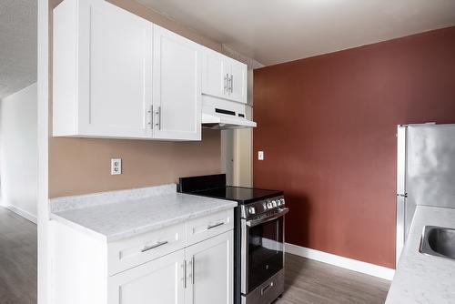 205-395 Franklyn Road, Kelowna, BC - Indoor Photo Showing Kitchen