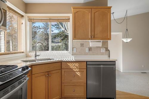 6267 Thompson Drive, Peachland, BC - Indoor Photo Showing Kitchen