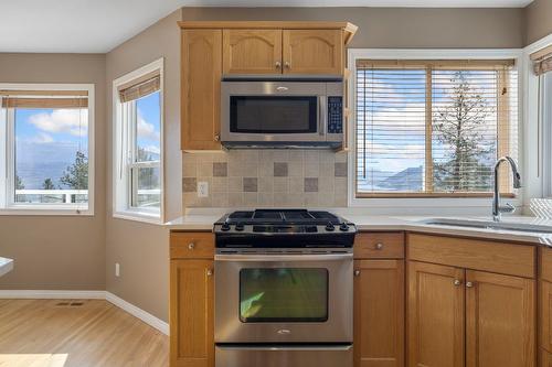 6267 Thompson Drive, Peachland, BC - Indoor Photo Showing Kitchen