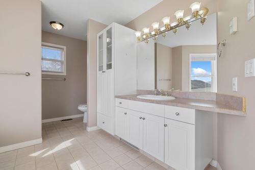 6267 Thompson Drive, Peachland, BC - Indoor Photo Showing Bathroom