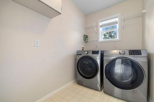 6267 Thompson Drive, Peachland, BC - Indoor Photo Showing Laundry Room