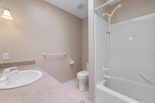 6267 Thompson Drive, Peachland, BC - Indoor Photo Showing Bathroom