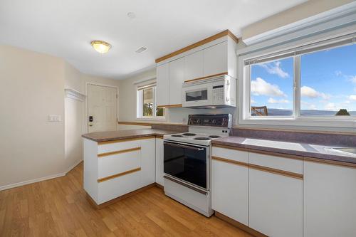 6267 Thompson Drive, Peachland, BC - Indoor Photo Showing Kitchen