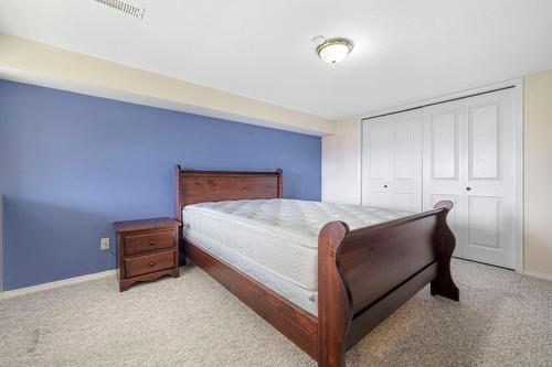 6267 Thompson Drive, Peachland, BC - Indoor Photo Showing Bedroom