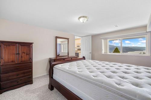 6267 Thompson Drive, Peachland, BC - Indoor Photo Showing Bedroom