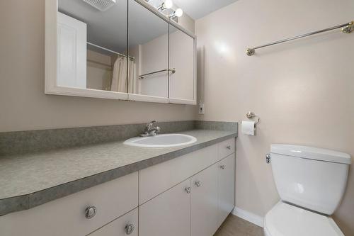 6267 Thompson Drive, Peachland, BC - Indoor Photo Showing Bathroom