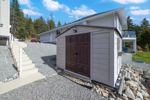 6267 Thompson Drive, Peachland, BC - Outdoor With Exterior