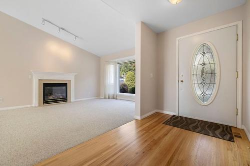 6267 Thompson Drive, Peachland, BC - Indoor With Fireplace