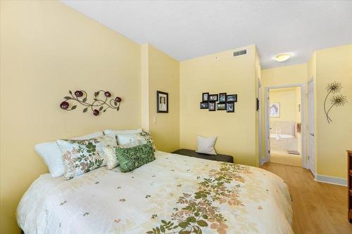 408-1947 Underhill Street, Kelowna, BC - Indoor Photo Showing Bedroom