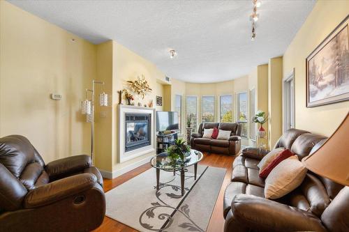 408-1947 Underhill Street, Kelowna, BC - Indoor Photo Showing Living Room With Fireplace