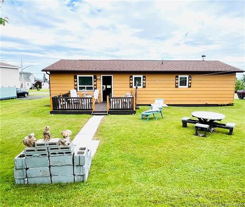 318 Rue De L'Ile, Caraquet, NB 