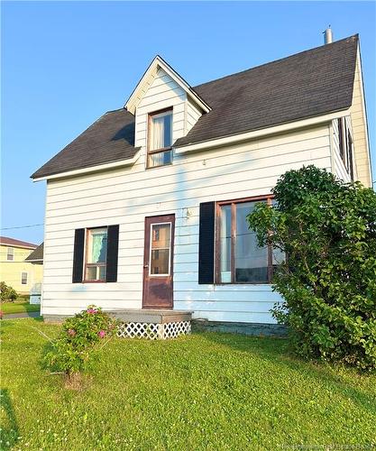 106 St-Pierre E St, Caraquet, NB 