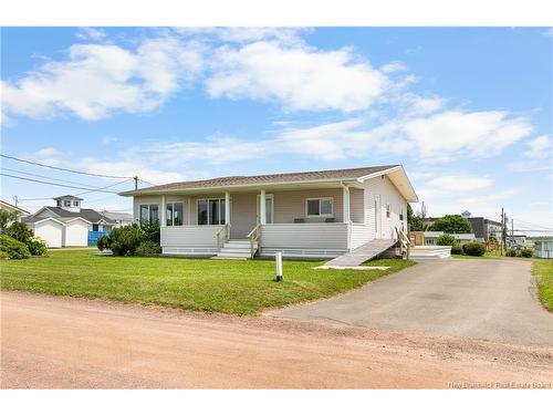 10 Pelican Ave, Grand-Barachois, NB 