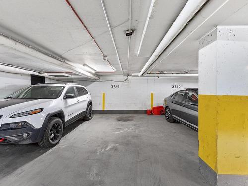 Parking - 1210-5700 Boul. Cavendish, Côte-Saint-Luc, QC - Indoor Photo Showing Garage