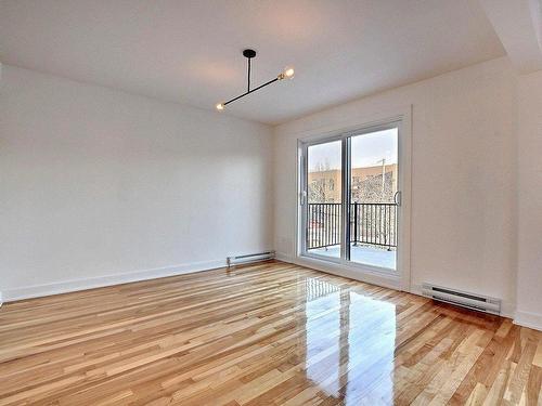 Living room - 7615  - 7617 Rue Boyer, Montréal (Villeray/Saint-Michel/Parc-Extension), QC - Indoor Photo Showing Other Room