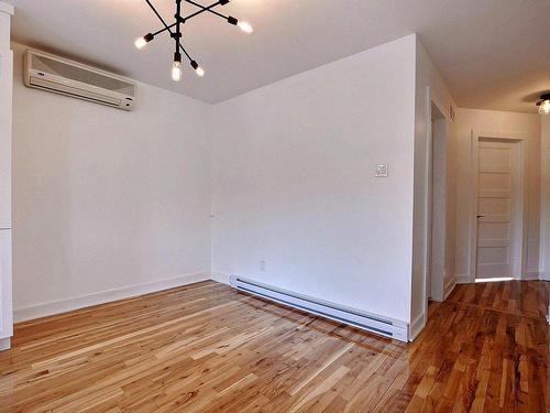 Dining room - 7615  - 7617 Rue Boyer, Montréal (Villeray/Saint-Michel/Parc-Extension), QC - Indoor Photo Showing Other Room