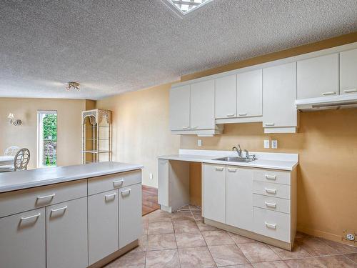 Cuisine - 303-269 Boul. Simard, Saint-Lambert, QC - Indoor Photo Showing Kitchen