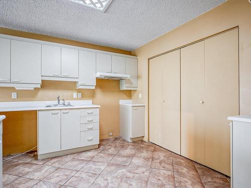 Cuisine - 303-269 Boul. Simard, Saint-Lambert, QC - Indoor Photo Showing Kitchen