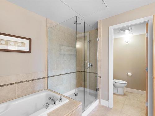 903C-181 Beachside Dr, Parksville, BC - Indoor Photo Showing Bathroom