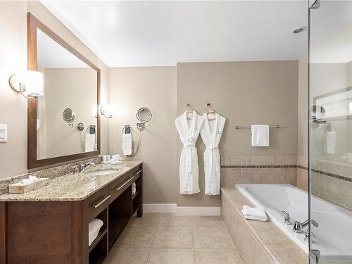 903C-181 Beachside Dr, Parksville, BC - Indoor Photo Showing Bathroom