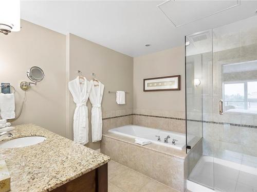 903C-181 Beachside Dr, Parksville, BC - Indoor Photo Showing Bathroom