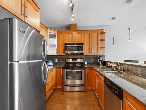 903C-181 Beachside Dr, Parksville, BC - Indoor Photo Showing Kitchen With Double Sink