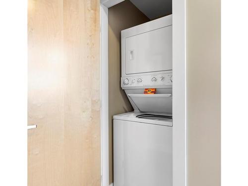 903C-181 Beachside Dr, Parksville, BC - Indoor Photo Showing Laundry Room