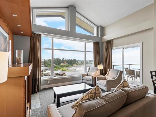 903C-181 Beachside Dr, Parksville, BC - Indoor Photo Showing Living Room