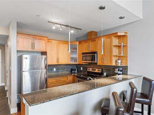 903C-181 Beachside Dr, Parksville, BC - Indoor Photo Showing Kitchen With Upgraded Kitchen