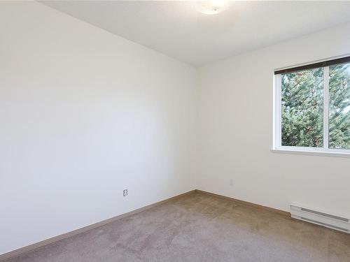 301C-698 Aspen Rd, Comox, BC - Indoor Photo Showing Other Room