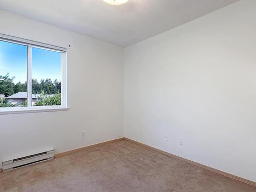 301C-698 Aspen Rd, Comox, BC - Indoor Photo Showing Other Room