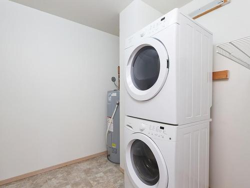 301C-698 Aspen Rd, Comox, BC - Indoor Photo Showing Laundry Room