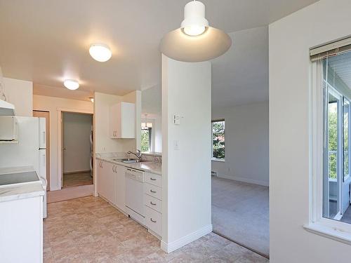 301C-698 Aspen Rd, Comox, BC - Indoor Photo Showing Kitchen With Double Sink