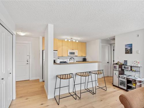 201-2829 Peatt Rd, Langford, BC - Indoor Photo Showing Kitchen